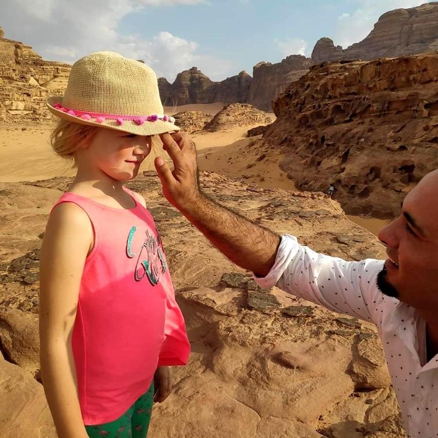Oryx Camp Hotel Wadi Rum Buitenkant foto