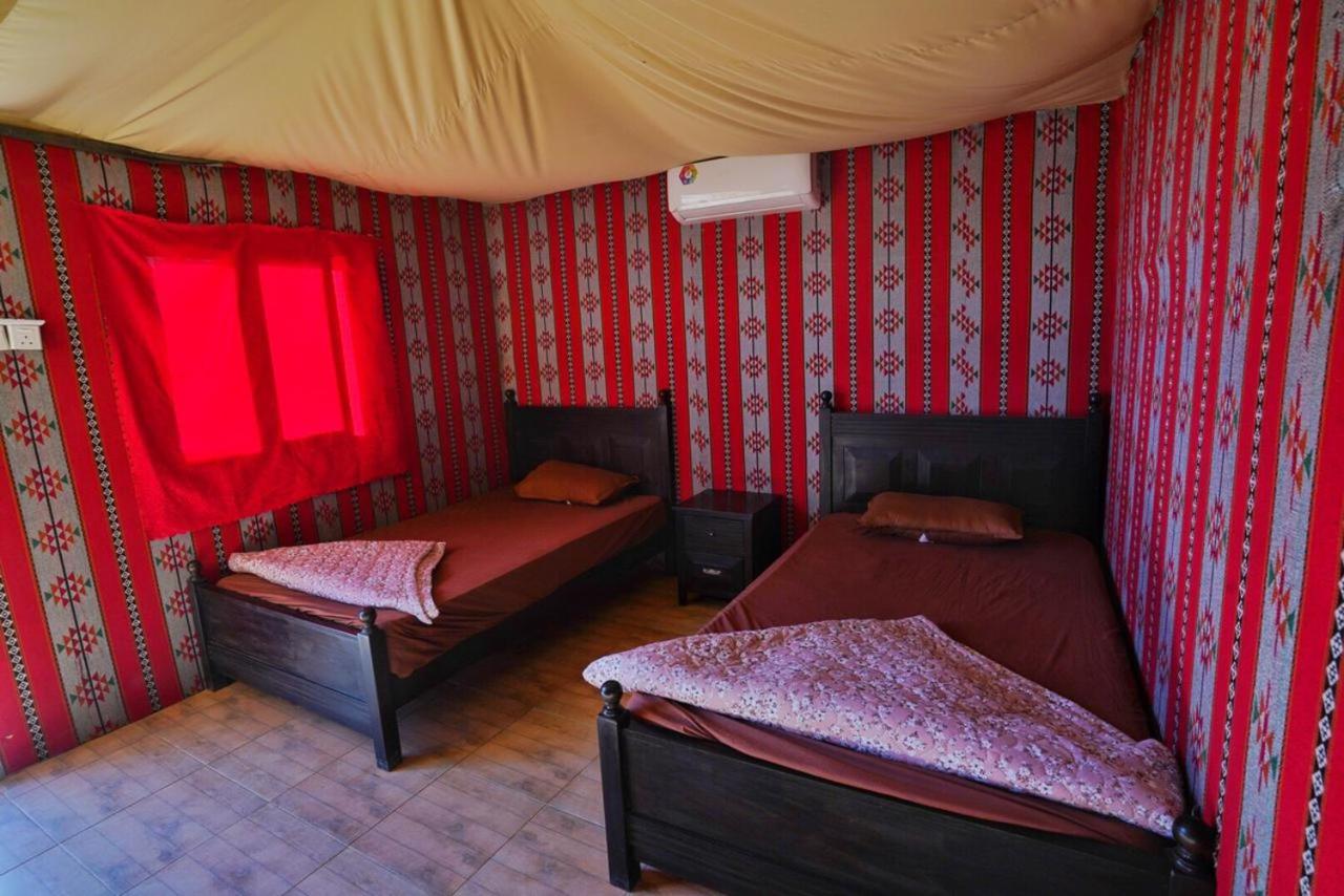 Oryx Camp Hotel Wadi Rum Buitenkant foto