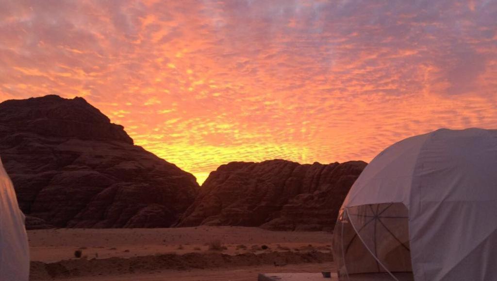 Oryx Camp Hotel Wadi Rum Buitenkant foto